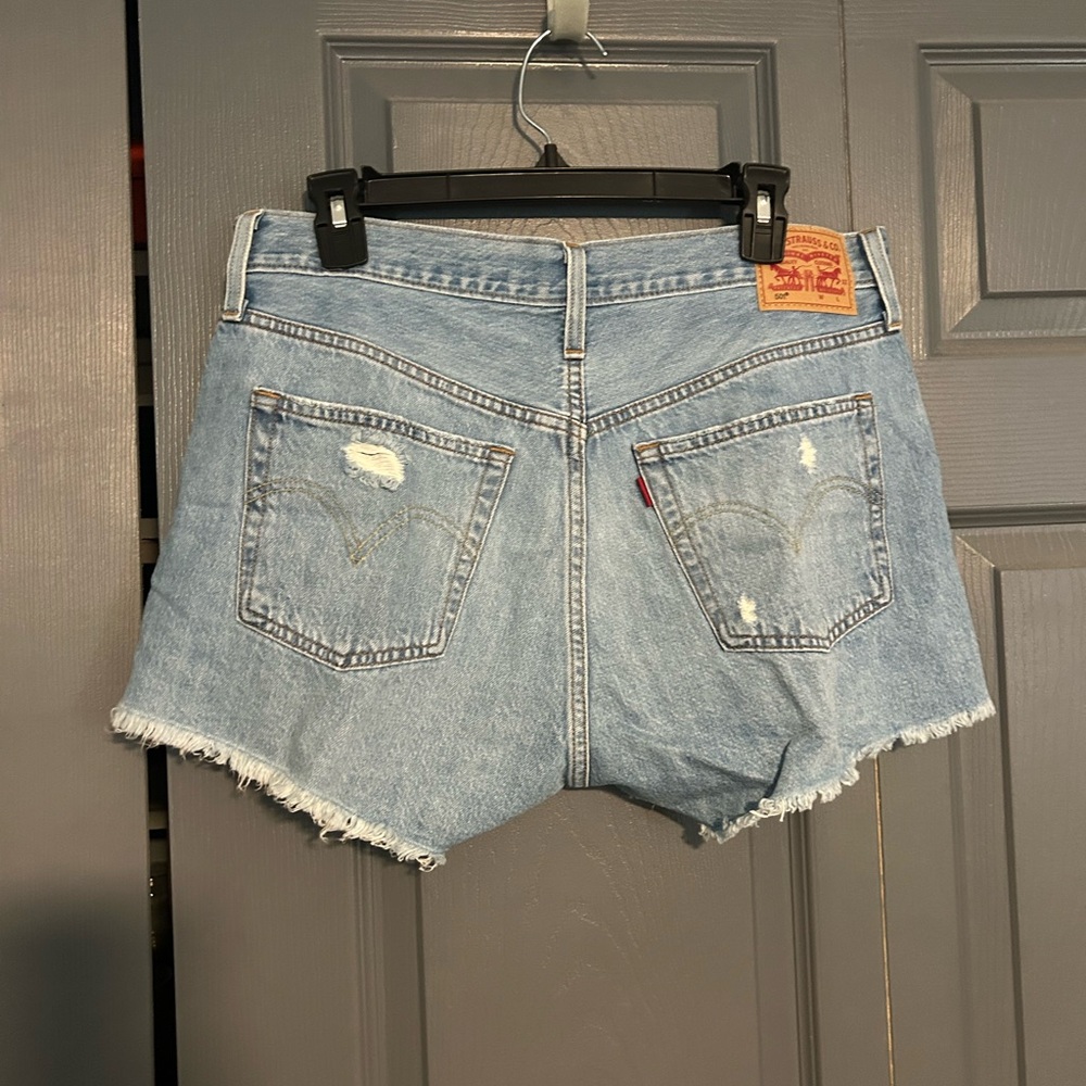 Women’s Levi 501 Denim Shorts - Picture 2 of 3